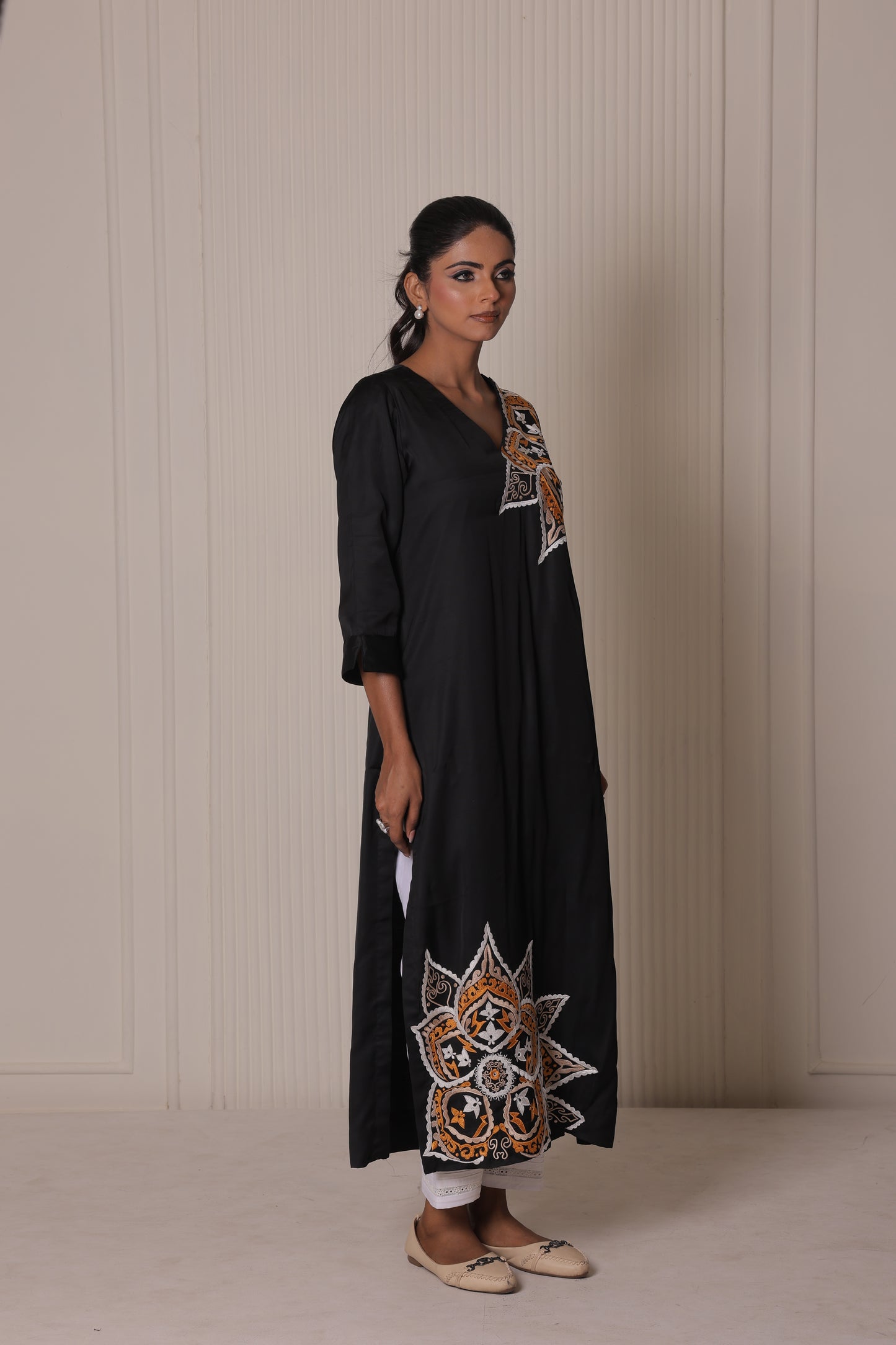 MEHEK-E-SIYAH